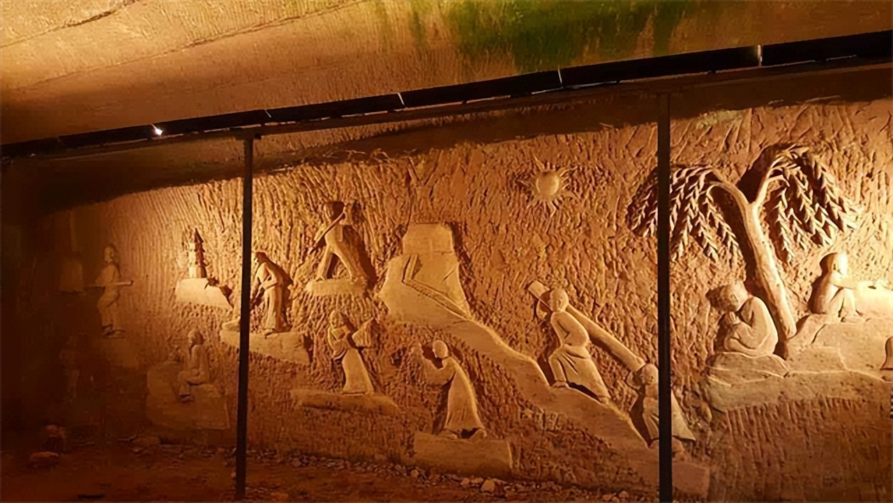 浙江水塘抽干发现宫殿,水潭被村民抽干后惊现千年宫殿