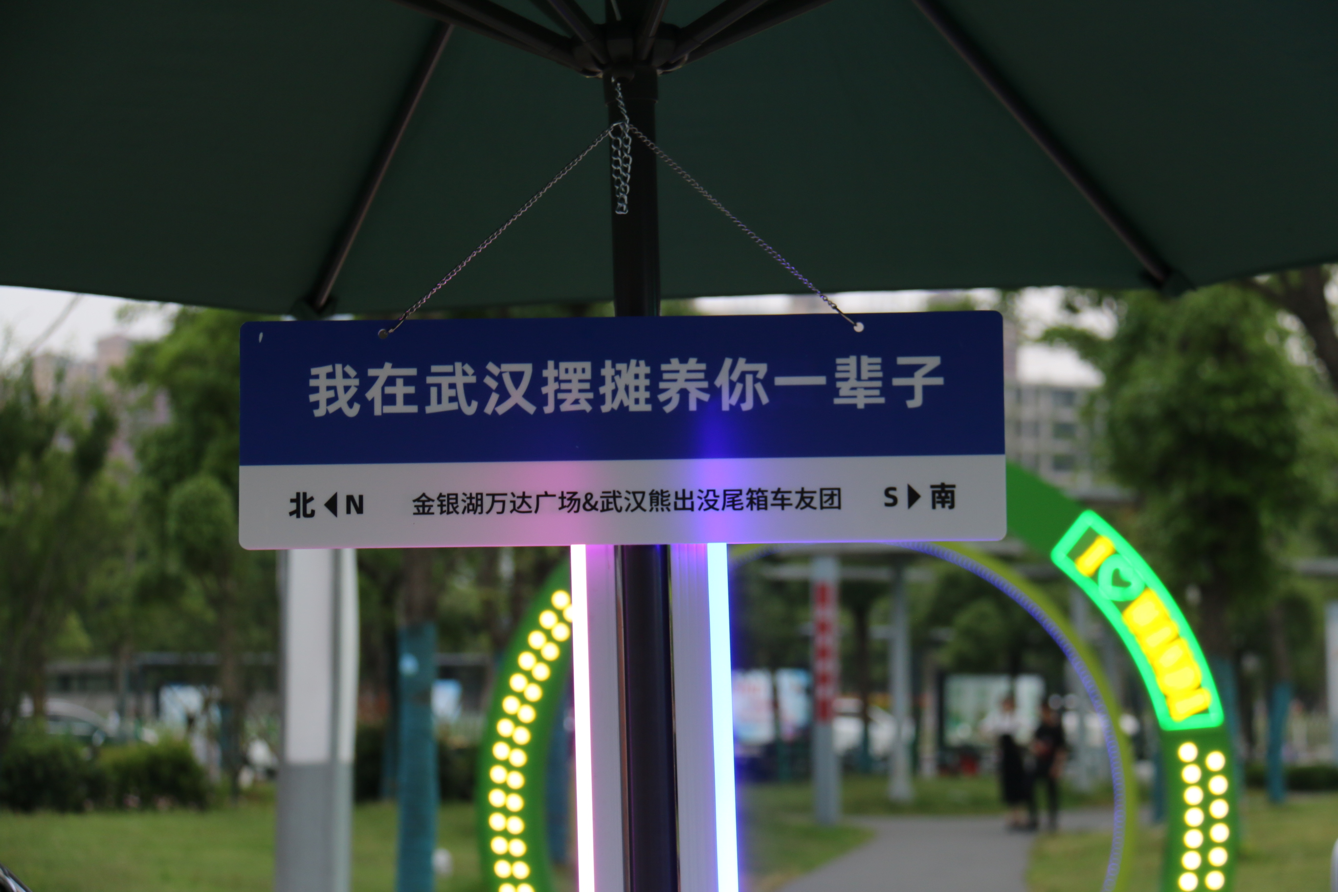 不想上班的的年轻人都在干嘛,现在的年轻人都不努力工作