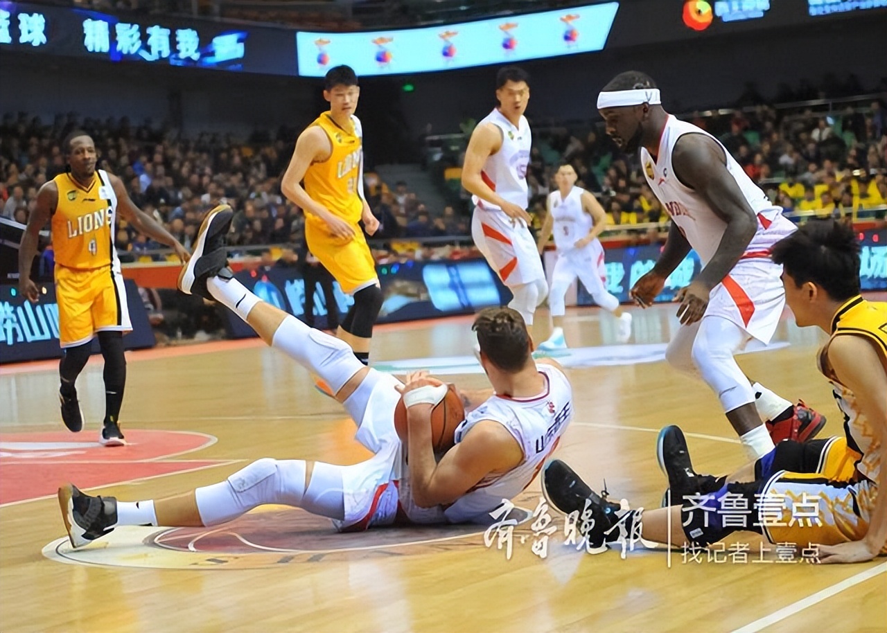 莫泰尤纳斯快攻,莫泰尤纳斯梦幻脚步nba