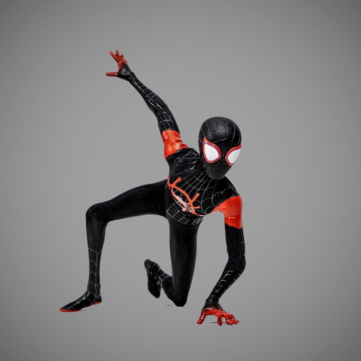 3头雕2套衣服，这个小黑蛛太好玩了：HotToys平行宇宙版迈尔斯