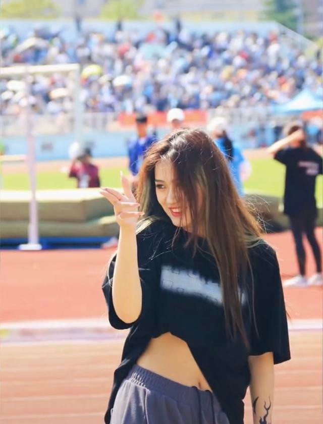 某高校运动会开幕式跳舞,高校运动会啦啦队表演