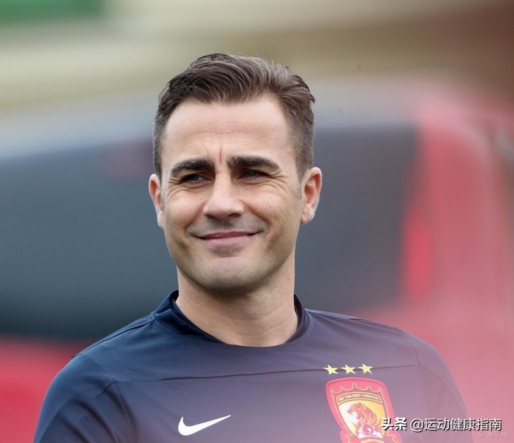 球场上奔跑的美好肉体，让女球迷疯狂的10大足球帅哥盘点，慎点哦