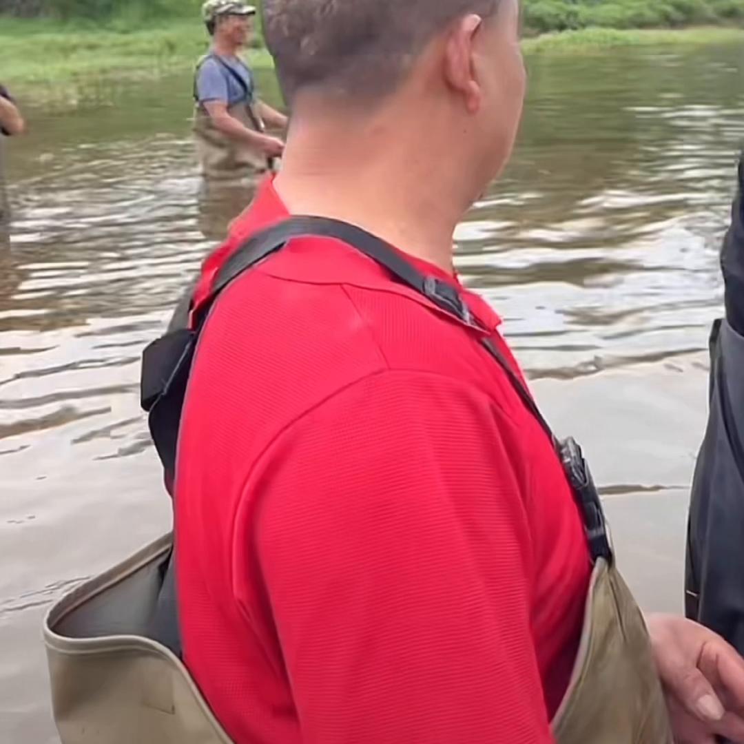 一亩鱼塘能产5000斤鱼,6亩鱼塘一年出10万斤鱼