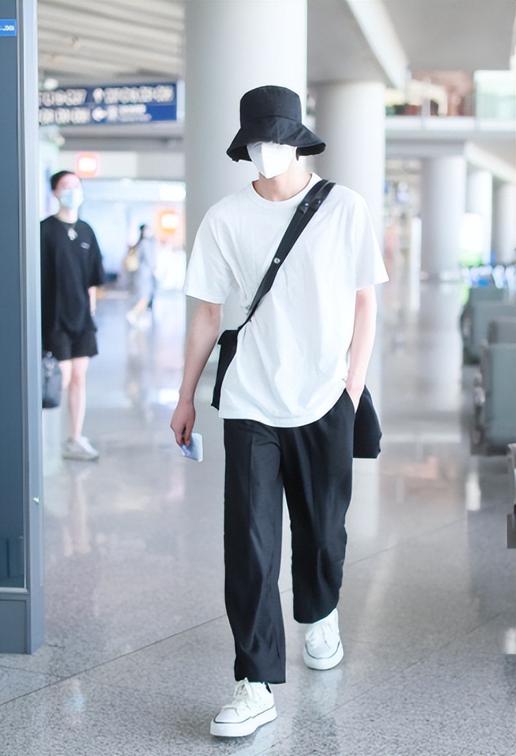 白t白裤潮款穿搭,潮流穿搭白t黑裤