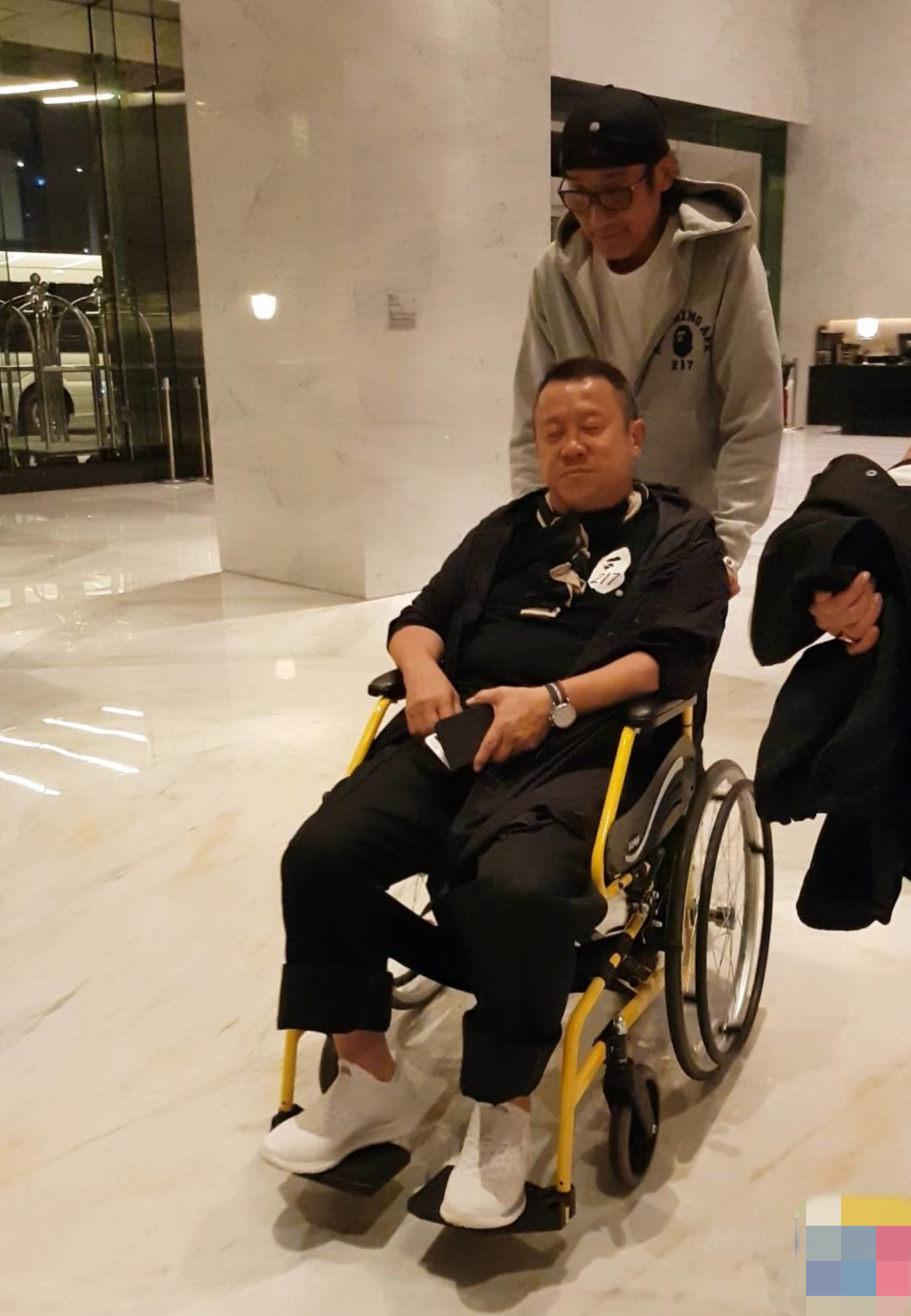 曾宝仪晒曾志伟庆生照,曾宝仪发文透露曾志伟病况