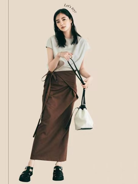 比米色优雅,比棕色显白,今夏的“裸肤色”凭什么火了?