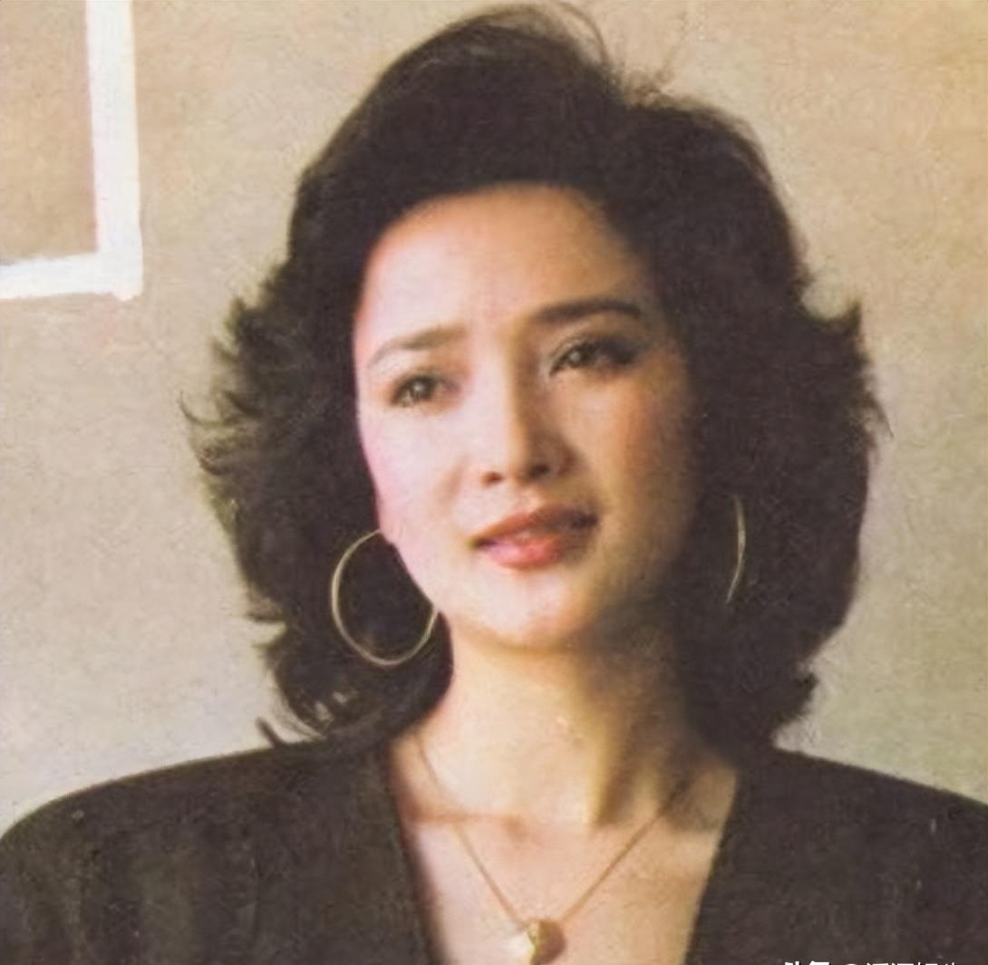 她被誉为荧屏第一美女,她被称为亚洲第一美