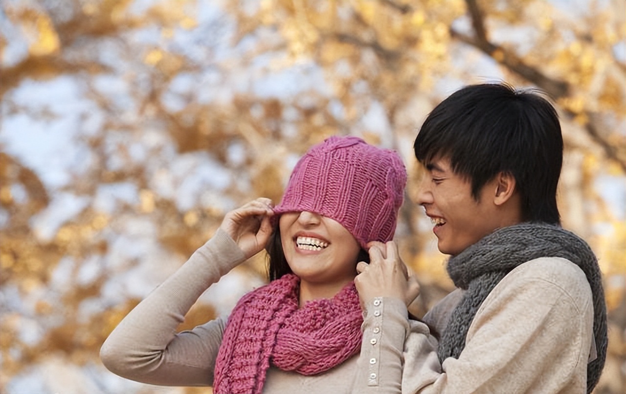 成年人暧昧不清的表现,成年人的暧昧只需要一个眼神