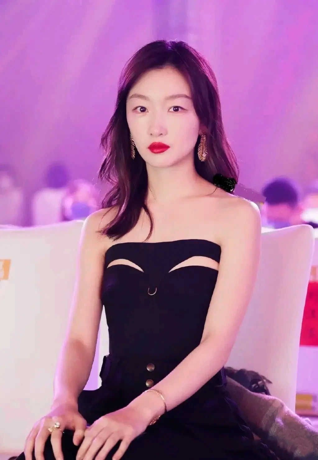 周冬雨狡猾的油腻感,周冬雨顶着一张无辜脸