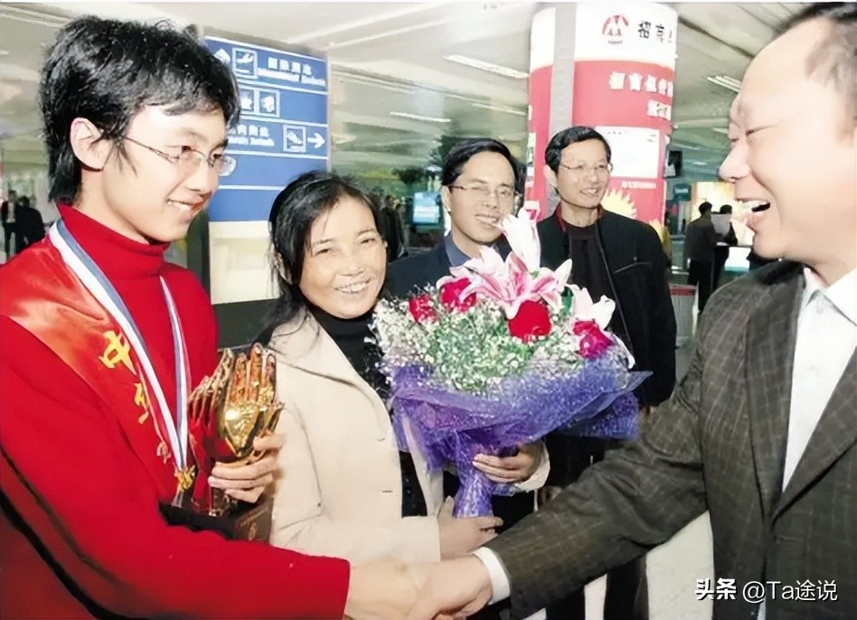 背父亲上大学感动中国,背父上学感动中国视频