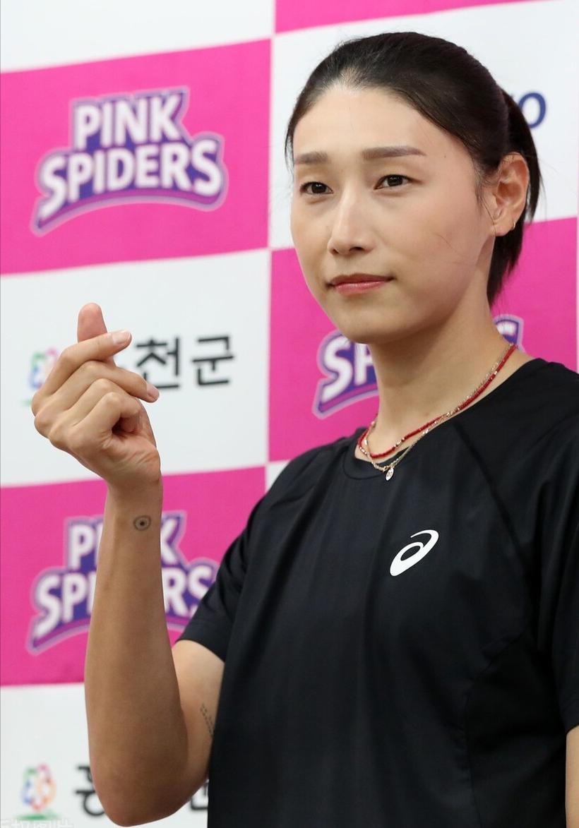 官宣女排新主教练,目前女排国家队第一主攻手