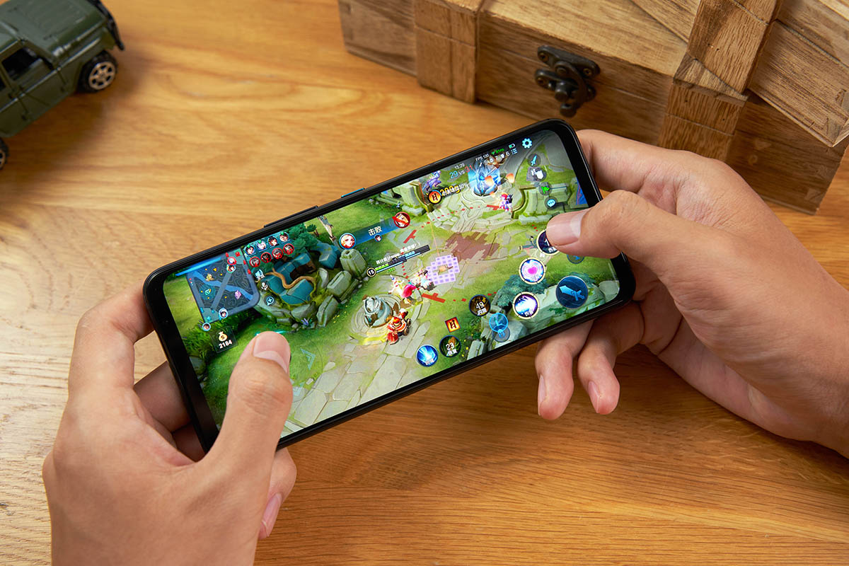 打游戏手机推荐排行榜rog,目前哪款手机打游戏最流畅