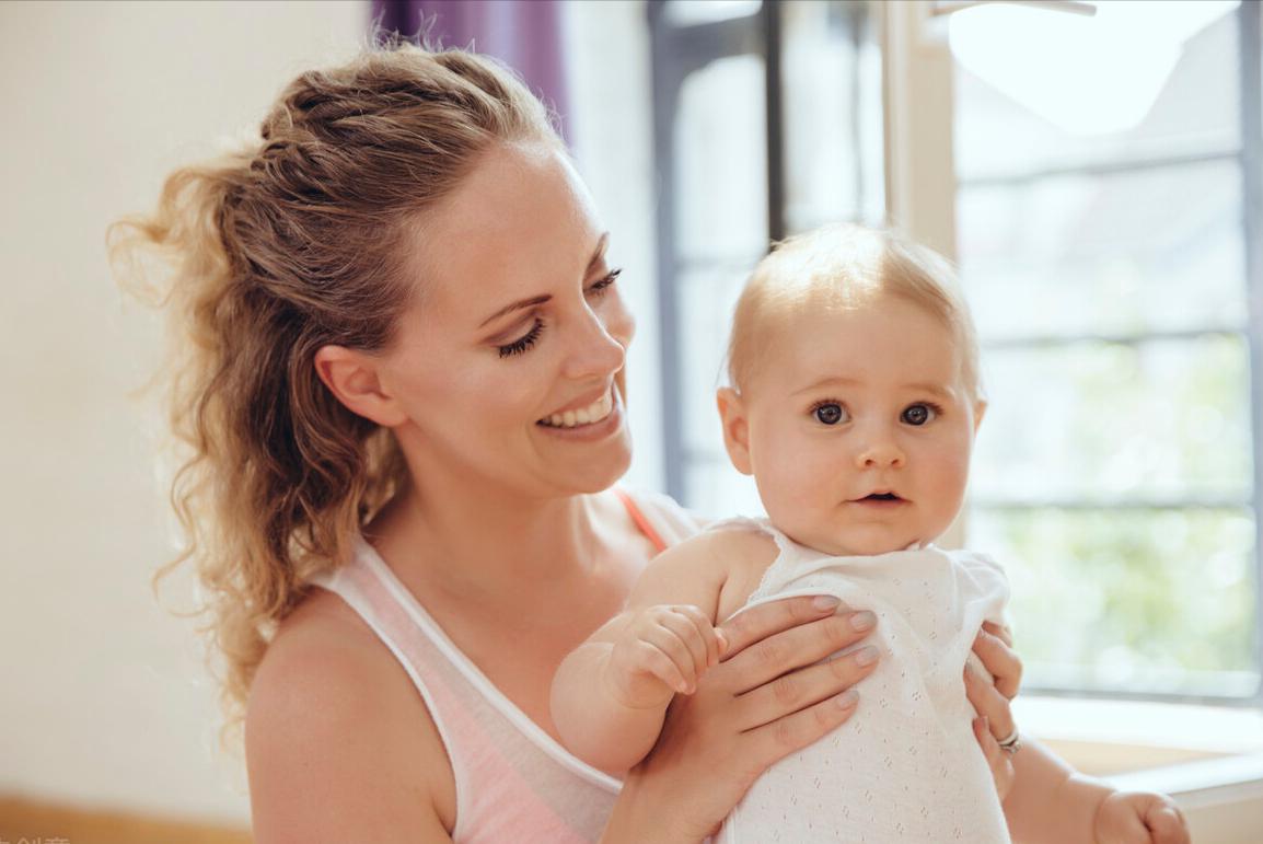 一岁的宝宝吃手指要不要阻止,六个月宝宝吃手指要阻止吗