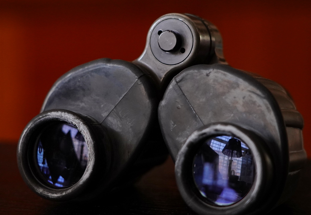 一树梨花压海棠:是*用军**望远镜好?还是名牌望远镜好?