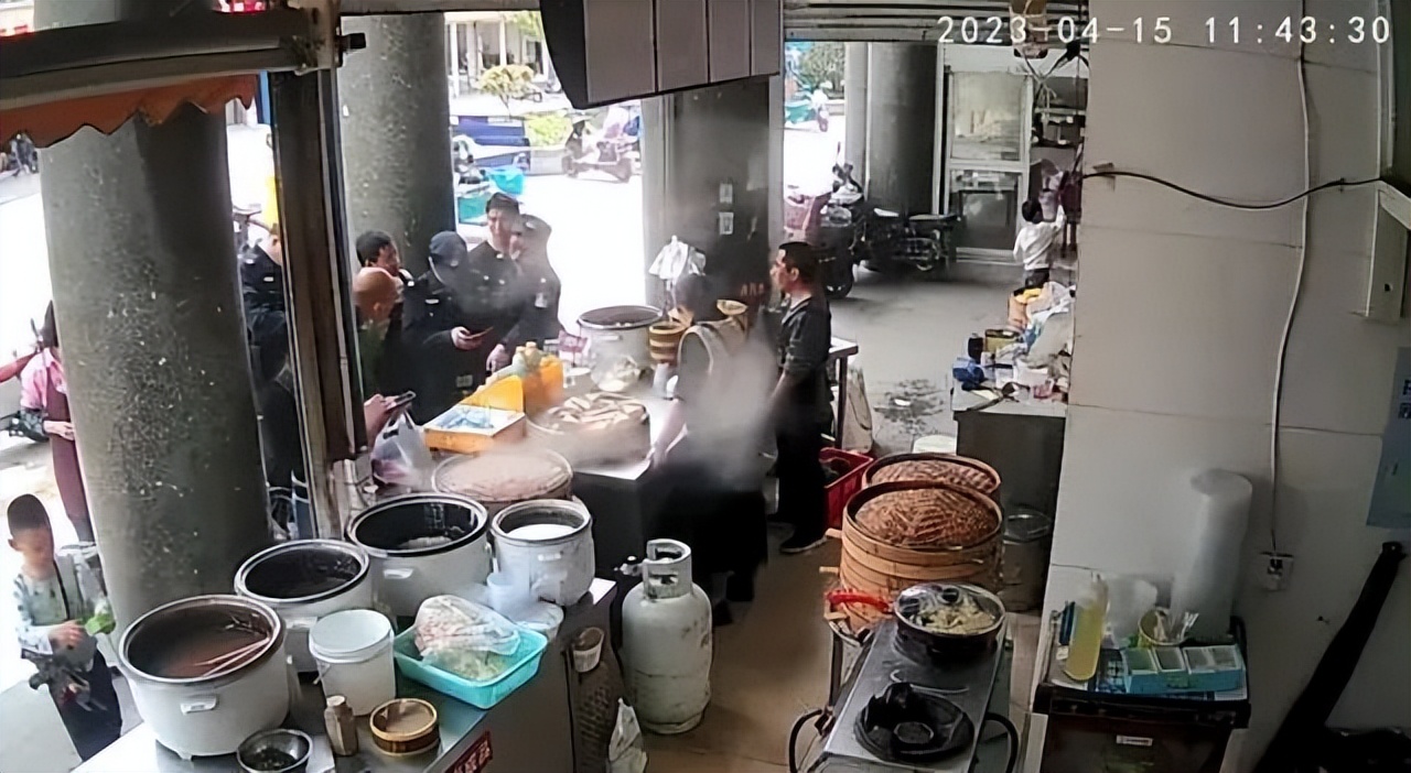 大爷买三个包子发19万,大爷买3个包子付19万老板报警