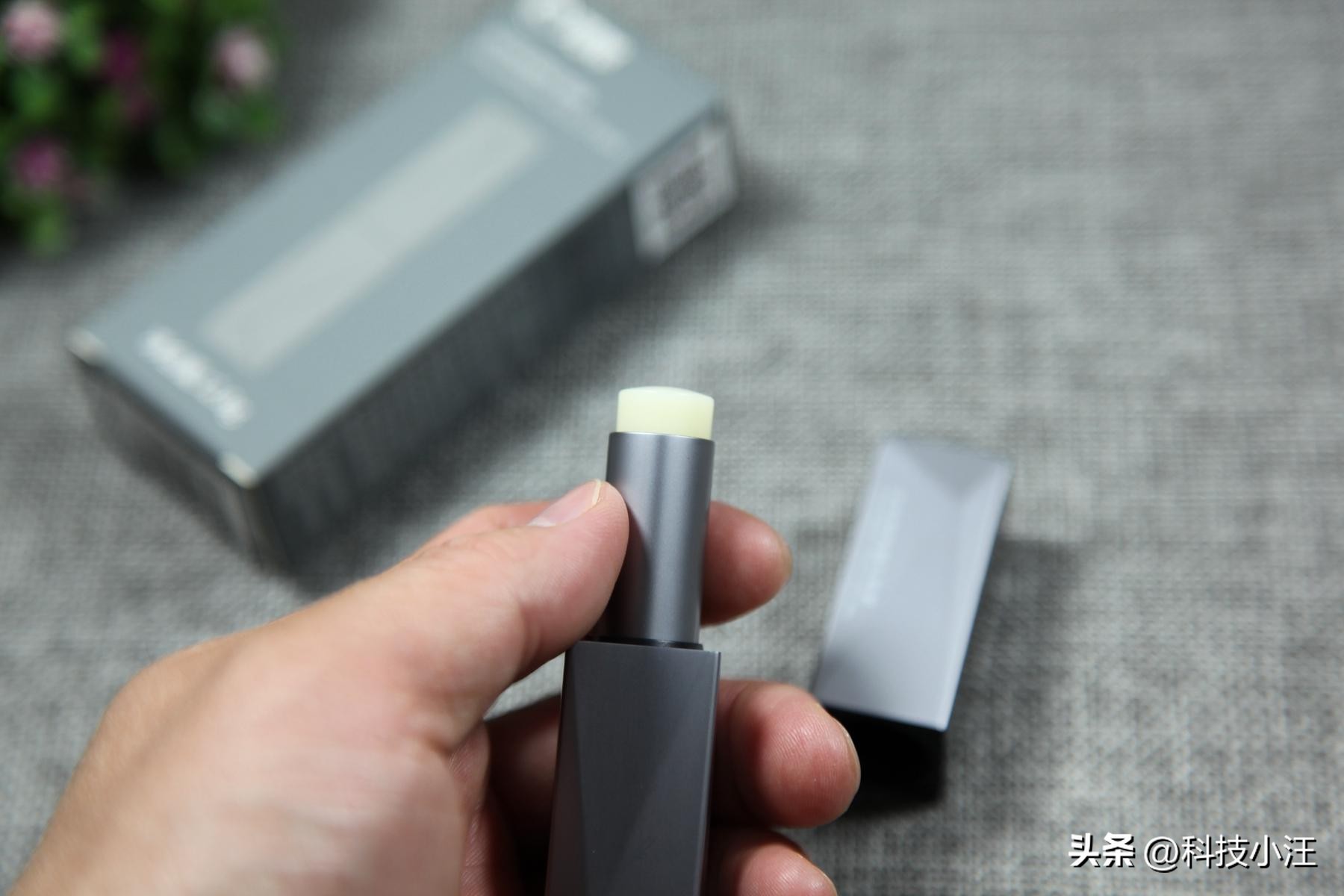 秋冬季节越来越干燥，男士护唇棒不仅要有型，更要有黑科技加持