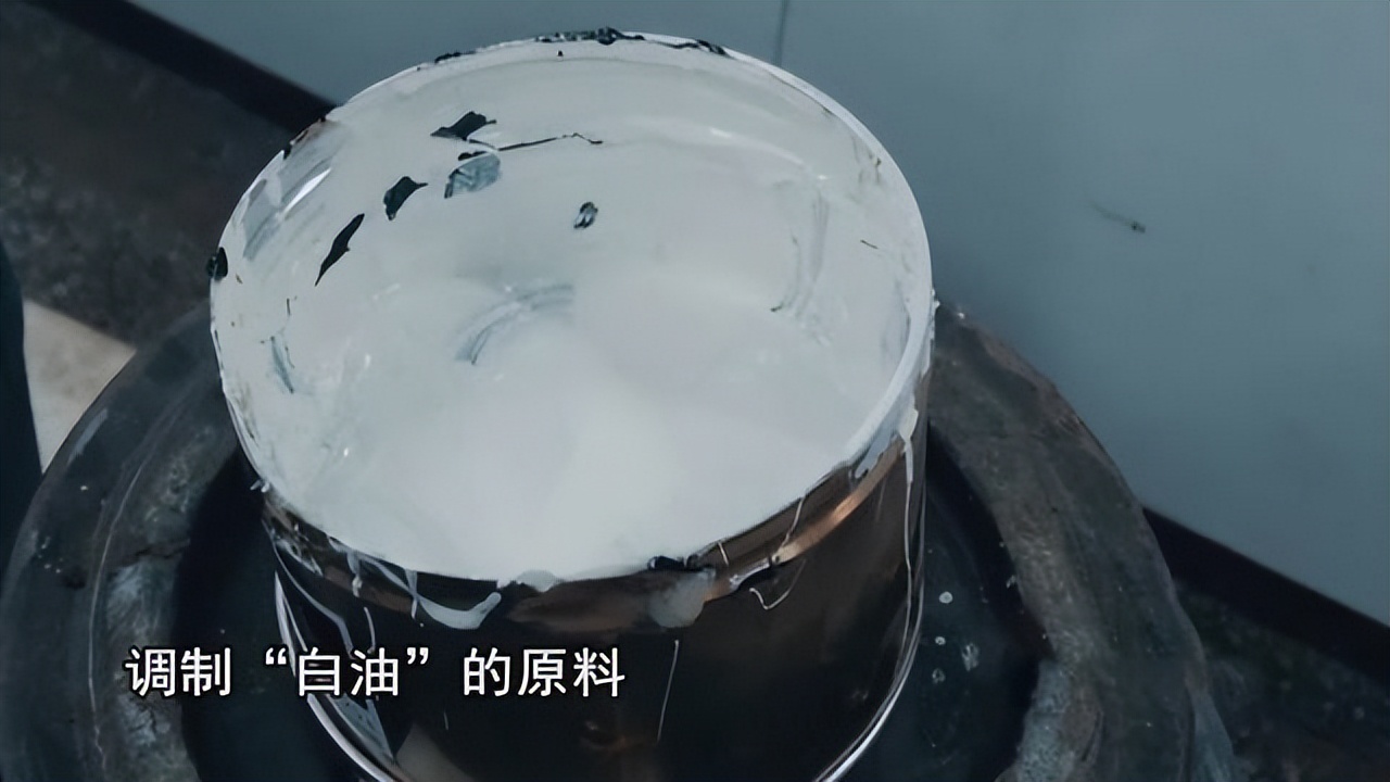 2019年广东下岗工人成吨买纸,引起警方怀疑，民警破门后大受震撼