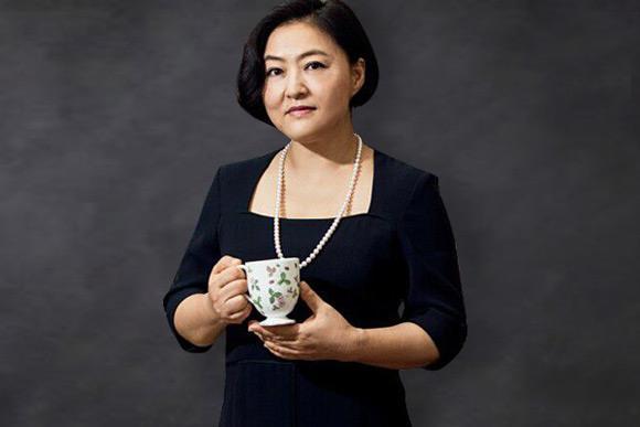 重庆56岁女人20年后变富豪,重庆20岁女人月收入