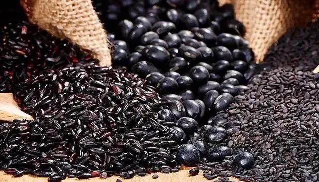 白发越拔越多是有根据的,白发真的会越拔越多嘛