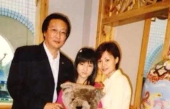 炫富达人郭美美，每次交易大赚5万，王干爹直呼：她是我的噩梦！