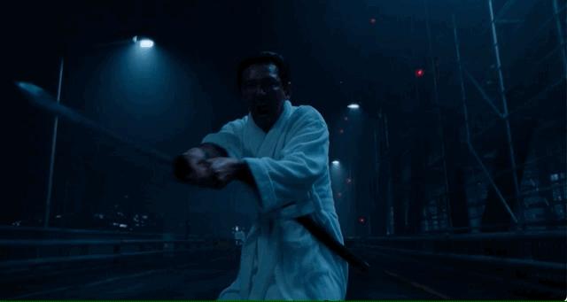 网飞顶级尺度，这R级新片真猛