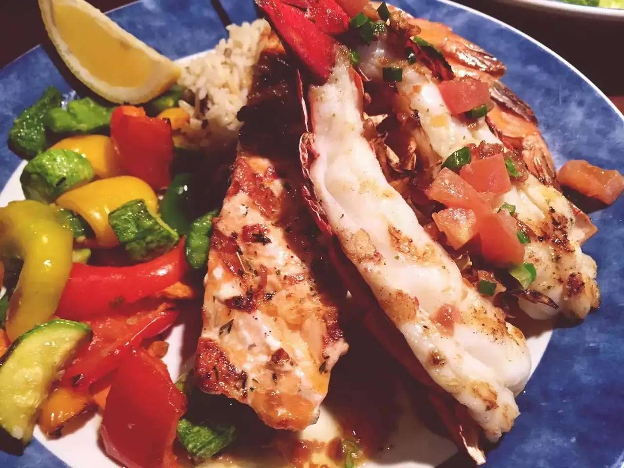 卡塔尔富得流油,卡塔尔流油