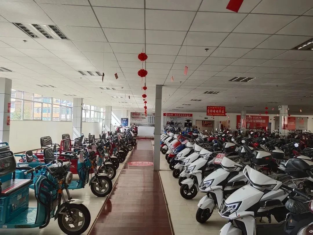 易门乔鑫商贸有限公司展厅,易门乔鑫汽车卖场