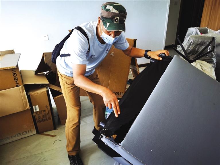 2.1万元买的沙发有问题拖了半年难解决经市场监管部门协调，双方仍未达成一致