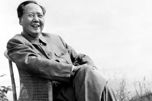 1936年红军东征,毛主席写下一首词,9年之后蒋介石为此大动干戈