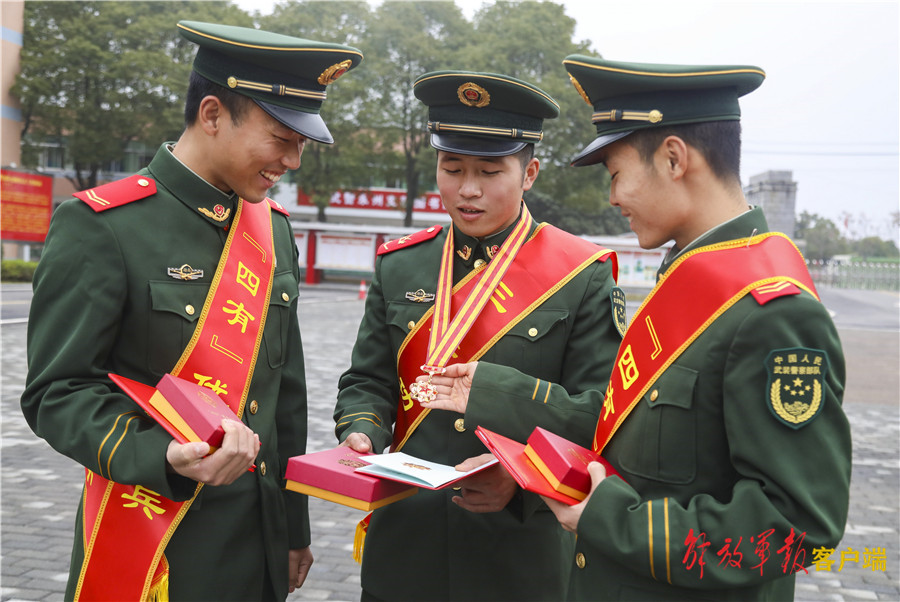 致敬退伍老兵的迷彩青春,退伍季时光不负迷彩青春