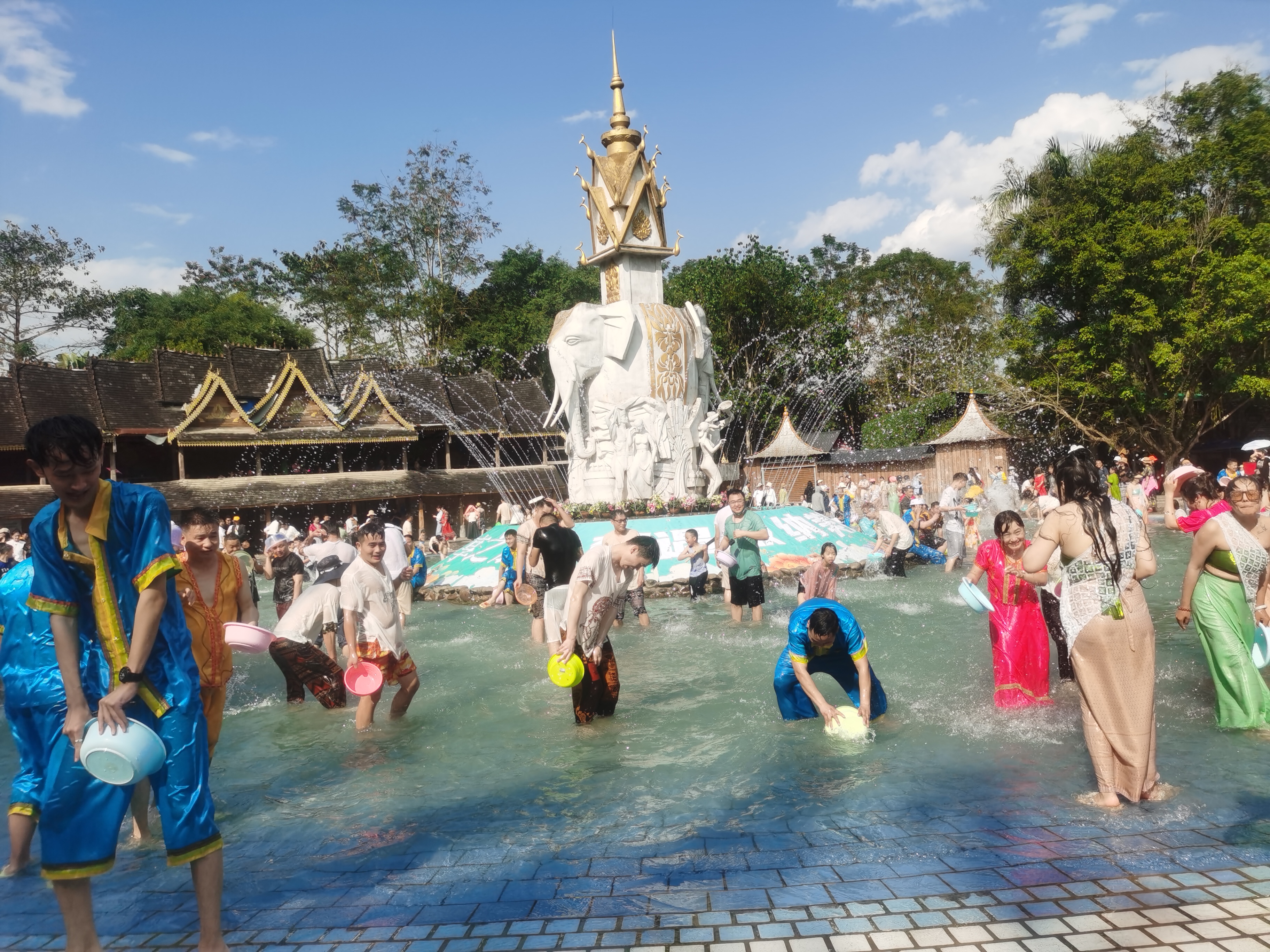 西双版纳傣族园8月泼水时间表,傣族园泼水节路线