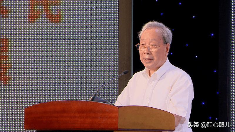 靠卖小零件，从苹果公司赚取百亿利润，护士吴春媛凭啥这么6？