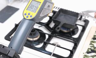 日本小哥用豆腐做刀,日本小哥铸刀全过程视频