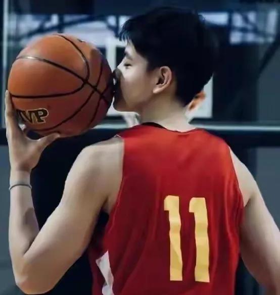 杨舒予奥运会帅气出场帅呆对手,最帅女篮球员杨舒予图片