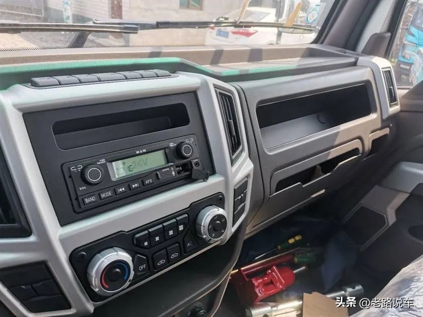 奥驰轻卡v2,飞碟奥驰x2和奥驰v2的区别