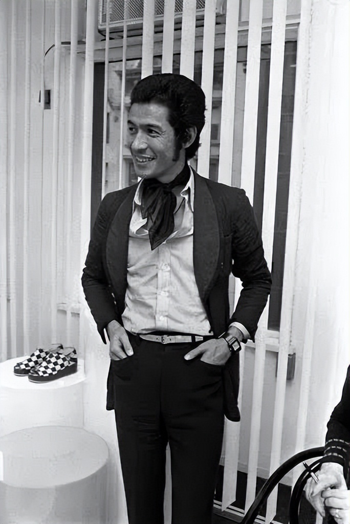 观点|一块布，永恒褶皱：给乔布斯设计黑色毛衣的三宅一生去世