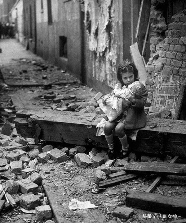 21张真实又罕见的老照片，阴毛假发工作者，我怀疑他用错地方了3