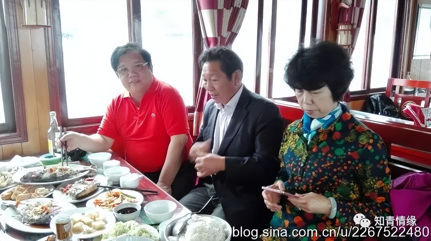 越南美女穿中国风旗袍,越南穿旗袍的民族美女