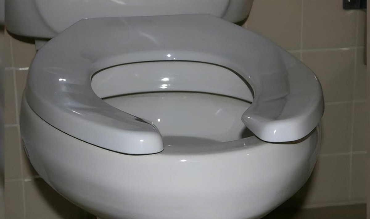 为什么美国的马桶前面有个缺口,美国马桶前面有个缺口