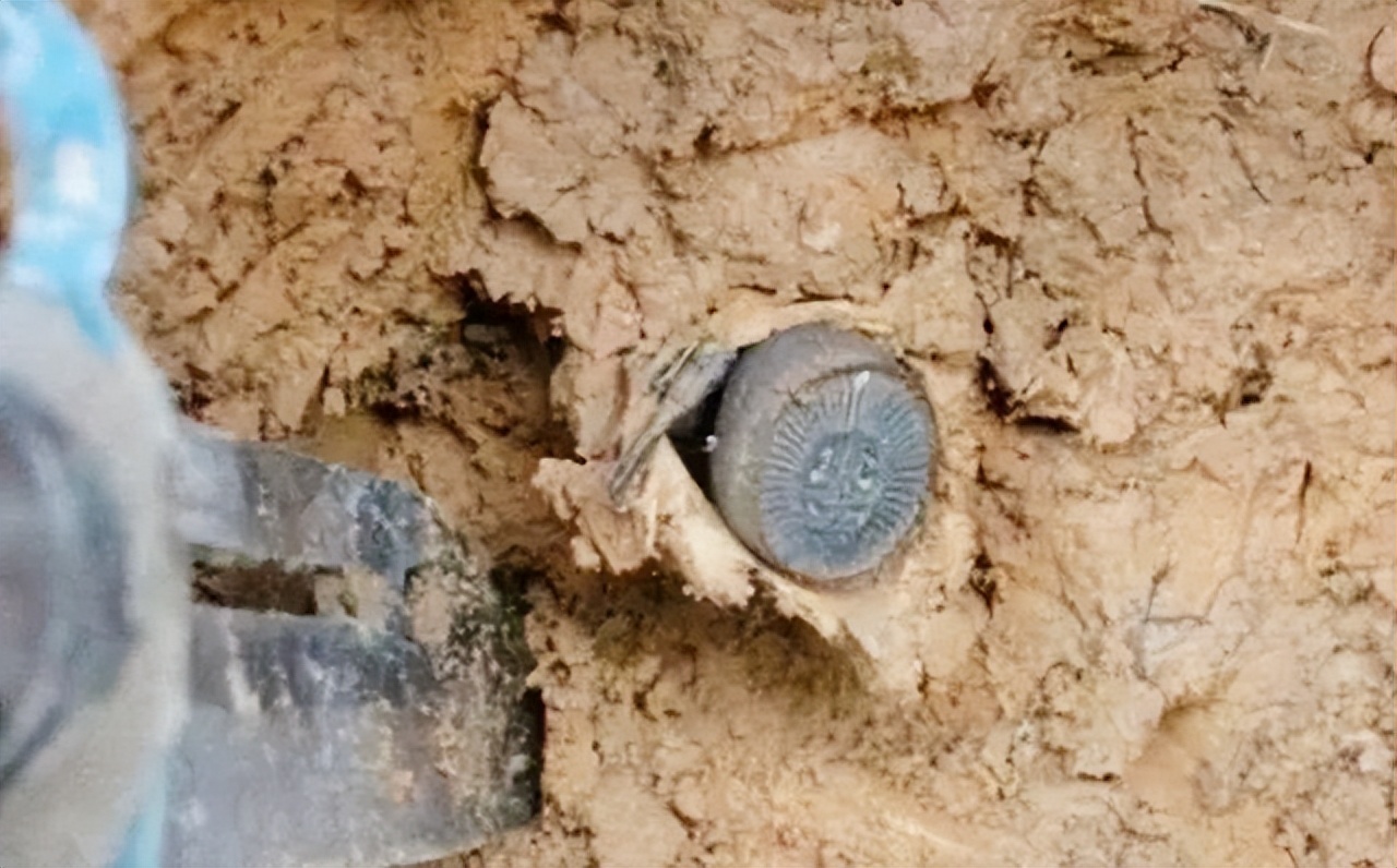 明朝万历年间，一女子变卖家产，却阴差阳错导致全家皆亡