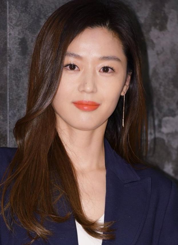 千颂伊现在多少岁了,38岁千颂伊近况