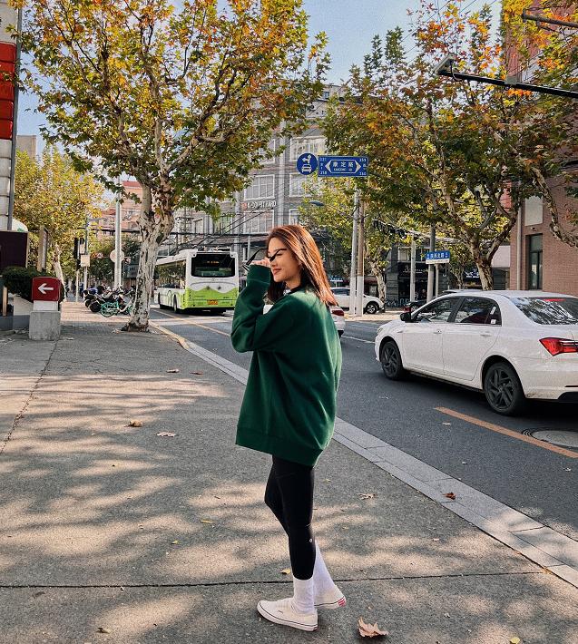 杨采钰西装裤搭配,杨采钰穿高级复古装