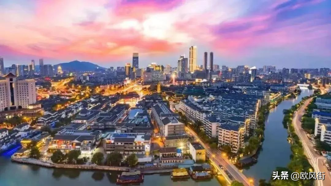 敢向潮头立解说,敢向潮头立是什么意思