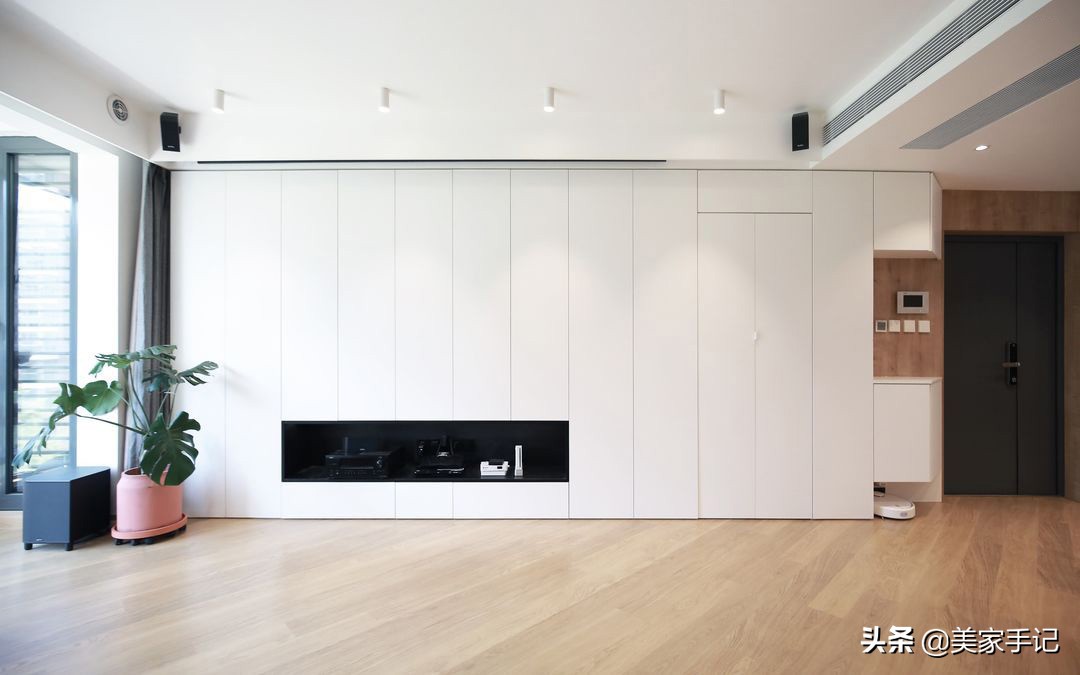 全屋都打柜子效果图,90平米极简装修打满柜子
