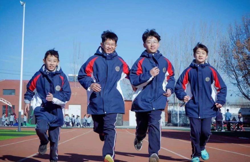 中学生的自我介绍火了，说出自己长大后的理想，掷地有声神采飞扬