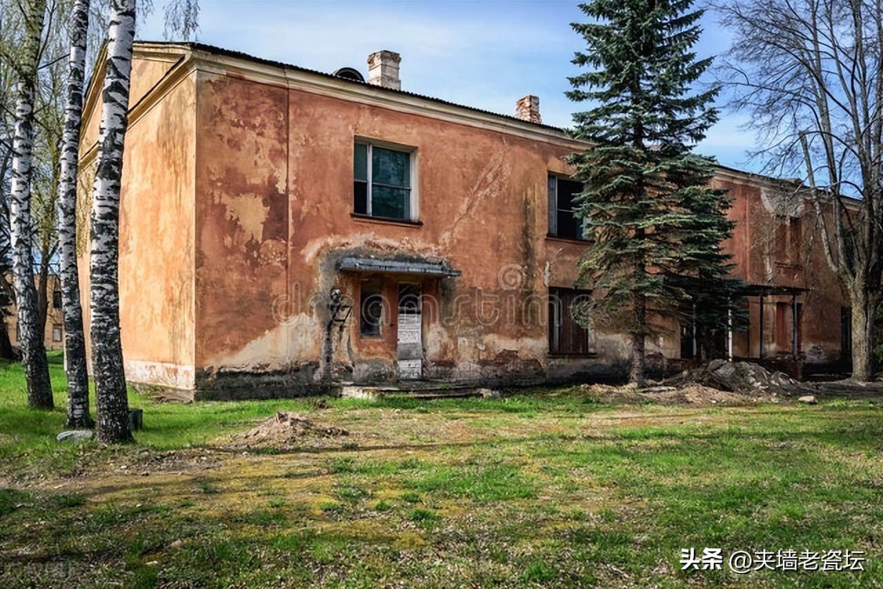 她14岁辍学出道33岁才走红,她14岁辍学21岁成赤脚医生