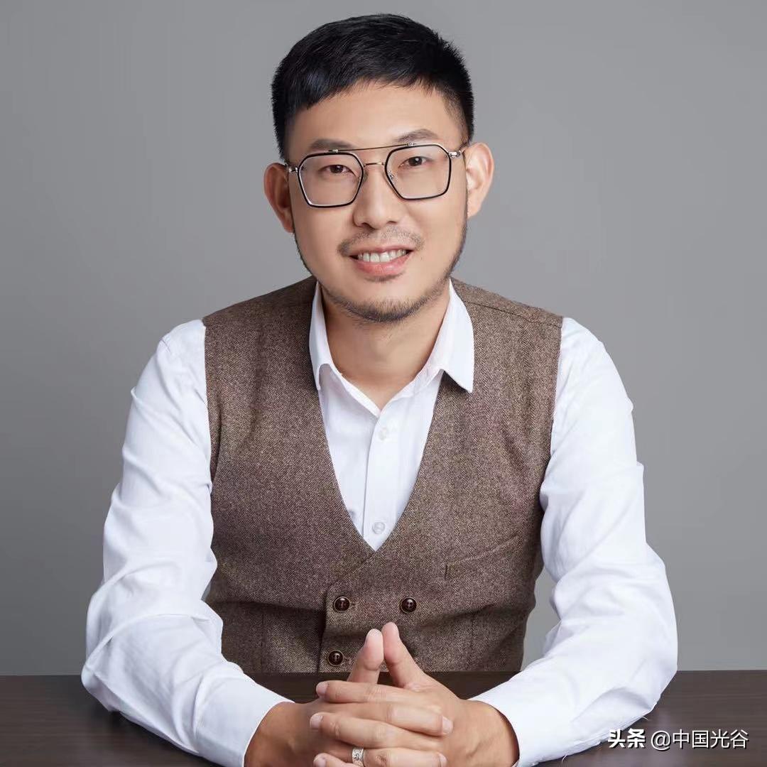 光谷“科幻迷”设计流浪“太空舱”，火遍国内外，住一晚价格堪比五星酒店