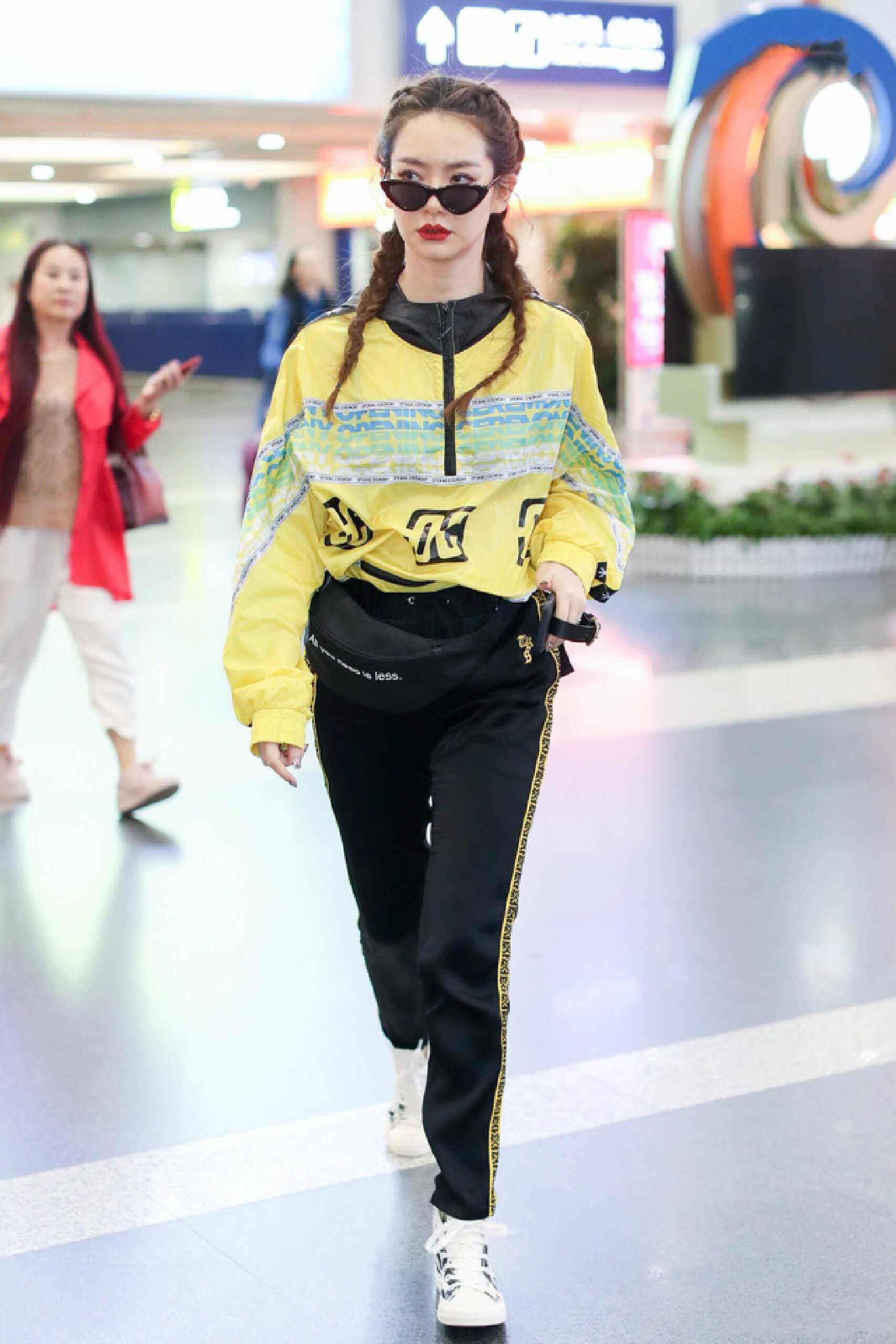 戚薇休闲鞋穿搭,戚薇穿什么样的鞋子好看