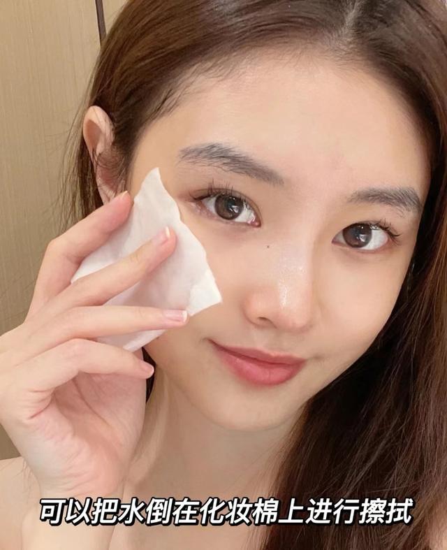 用完爽肤水洗脸的正确方法,每天清水洗脸后擦爽肤水可以吗