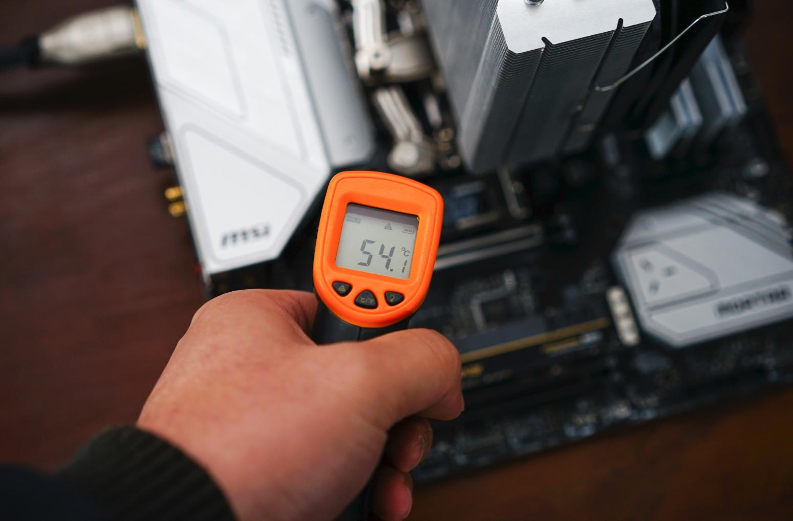 迫击炮b360主板固态散热片,b550迫击炮主板支持pcie4.0固态吗